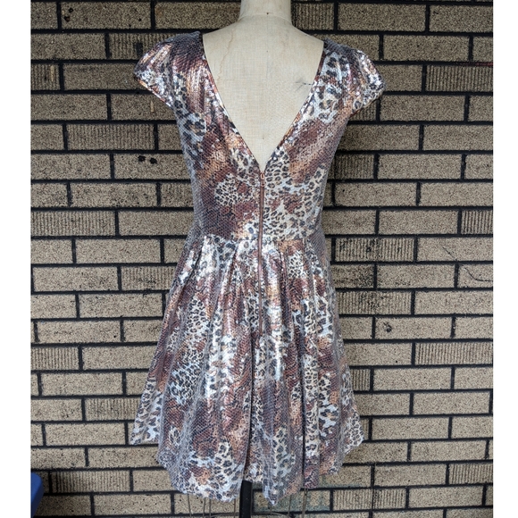 Betsey Johnson cheetah sequins party dress 6 - Picture 4 of 7